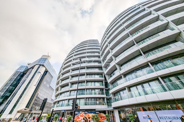 Thumbnail Flat for sale in City Road, London