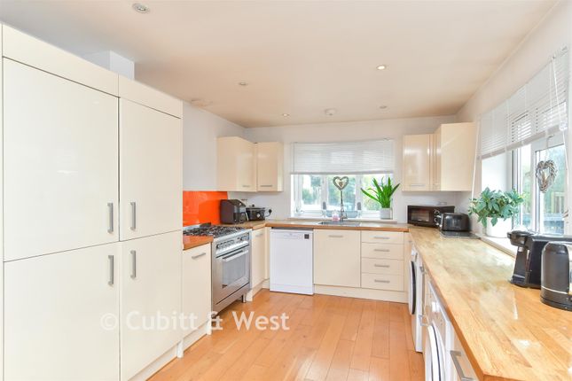 17, Baywood Gardens, Brighton photo 4
