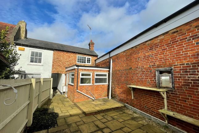 Thumbnail Cottage for sale in 1 Vicarage Road, Winslow, Buckinghamshire
