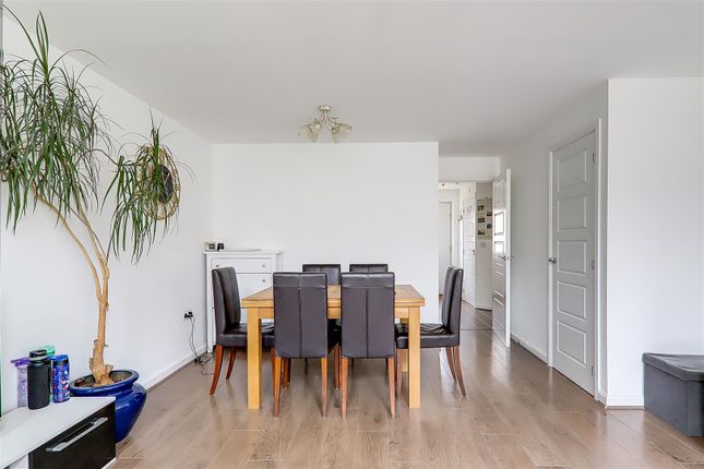 66, Quicksilver Street, Worthing photo 3