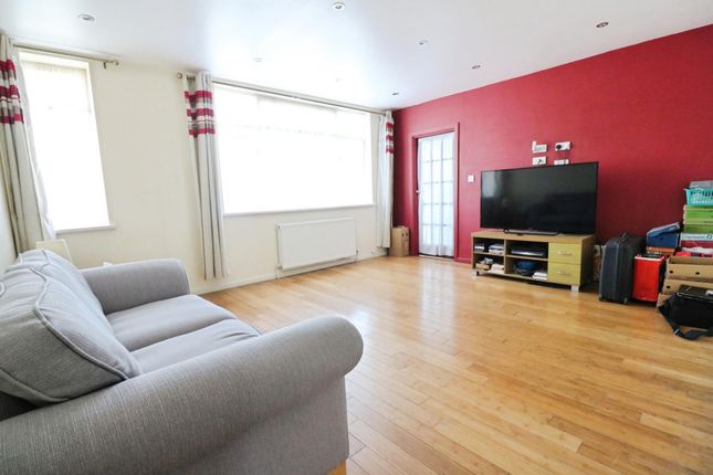 172, Parlaunt Road, Slough photo 4