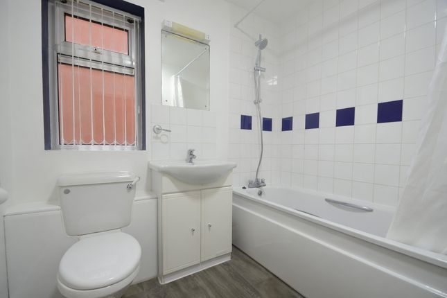 23, Yeoman Drive, Staines-upon-Thames photo 5