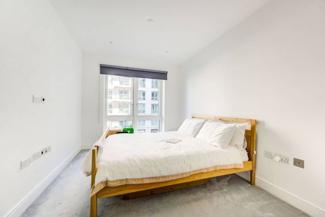 Flat for sale in Fulham Reach, Hammersmith, London