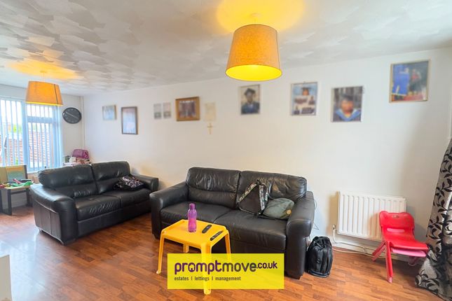 Sundon Road, Houghton Regis, Dunstable photo 2