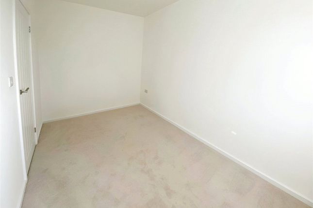 6, Saffron Close, Swadlincote photo 3