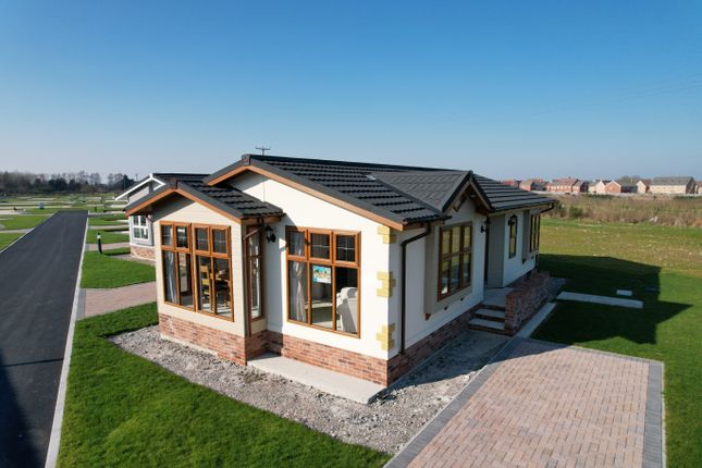 Thumbnail Mobile/park home for sale in Willow Way Country Park, Turnpike Road, Red Lodge