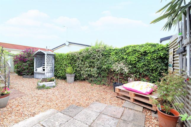 Mobile/park home for sale in Broadway Park, Childswickham Road, Broadway