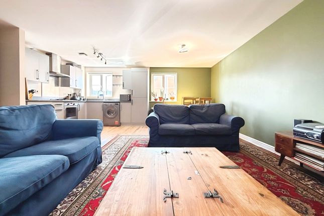 28 Casterbridge Road, Swindon photo 3