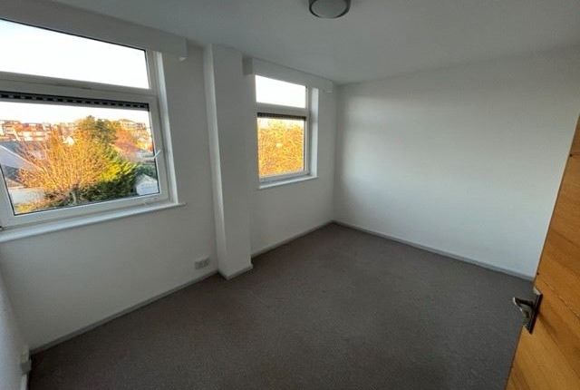 Flat 11, Gardens Court, Poole photo 5