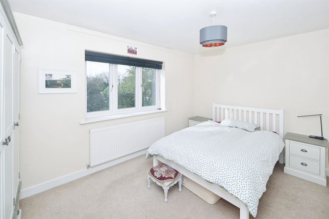 40, Arden Close, Balsall Common photo 3