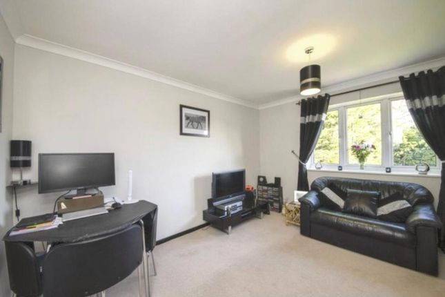 Turnberry court, South Oxhey, Watford photo 4