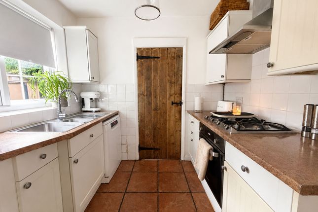 1 Proffits Cottages The Hoppety, Tadworth photo 2