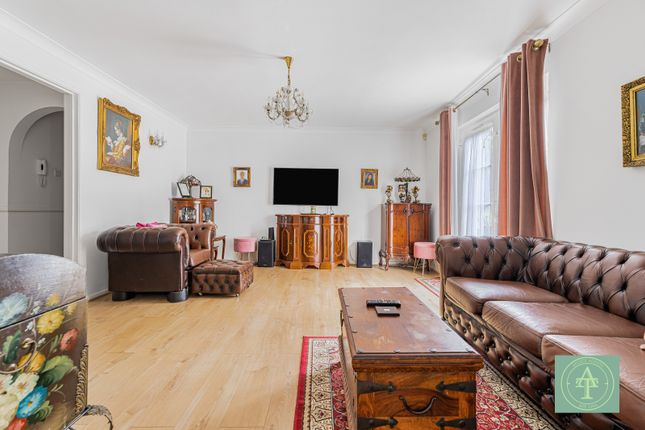 Flat 11, Freame House, 6 Cunard Crescent, London photo 3