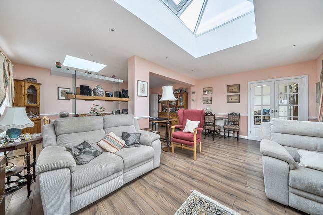 67, Lois Drive, Shepperton photo 2
