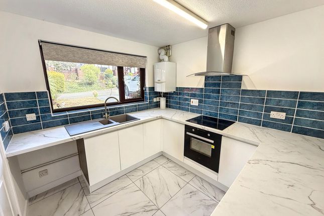 13 Gainsborough Close, Torquay photo 4