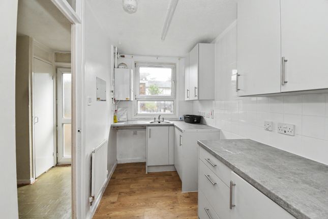 148 Thirlmere Gardens, Northwood photo 4