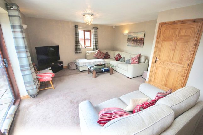 Hunters Lodge, Pershall, Stafford photo 4