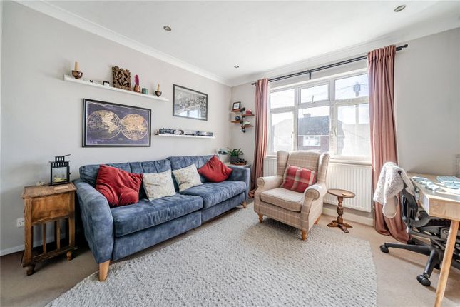13, Dallington Close, Hersham photo 4