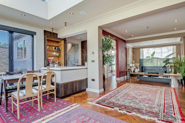 20, Vincent Gardens, London photo 4