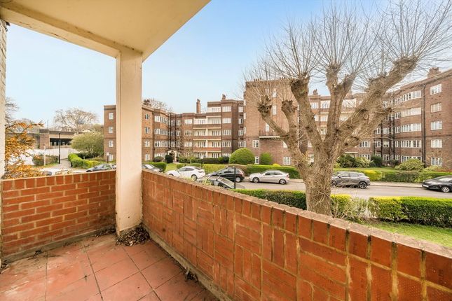 273, Chiswick Village, London photo 2