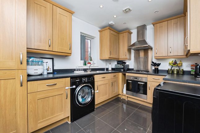 7, Paignton Square, Avon photo 3