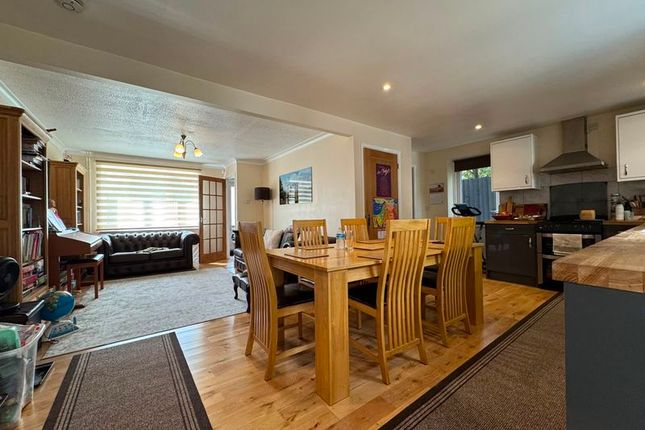 56, Milton Way, Dunstable photo 2