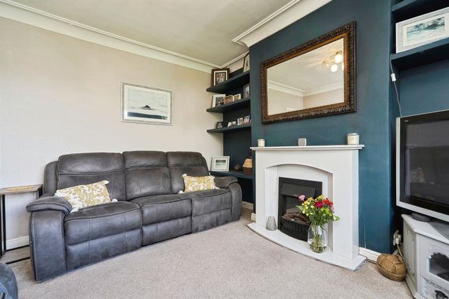 14, Low Ash Crescent, Shipley photo 4