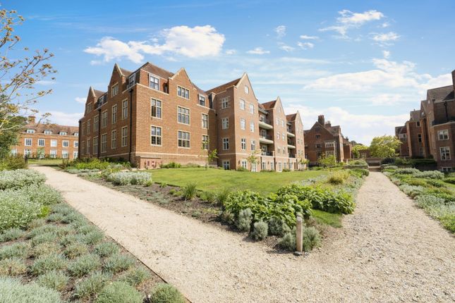 1 bed flat for sale in Kings Drive, Midhurst GU29