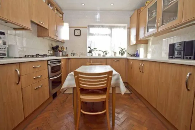 91, Bridge Street, Pinner photo 4