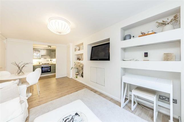 Flat for sale in Burnt Ash Hill, London