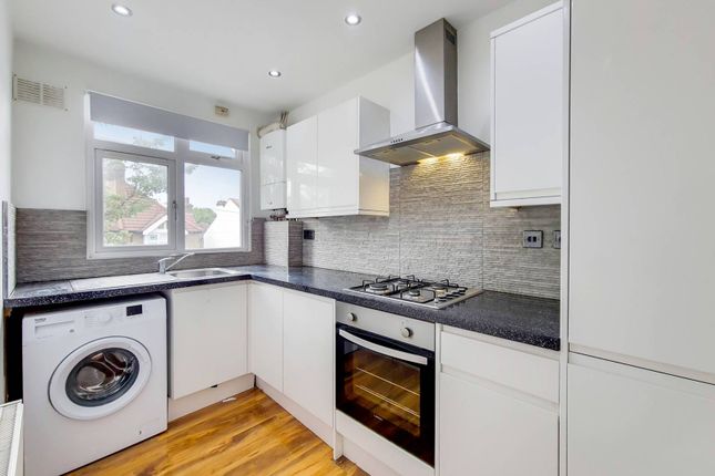 Flat to rent in Gordon Road, Carshalton Beeches, Carshalton