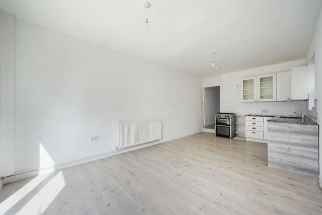 Terraced house for sale in New Road, Seven Kings