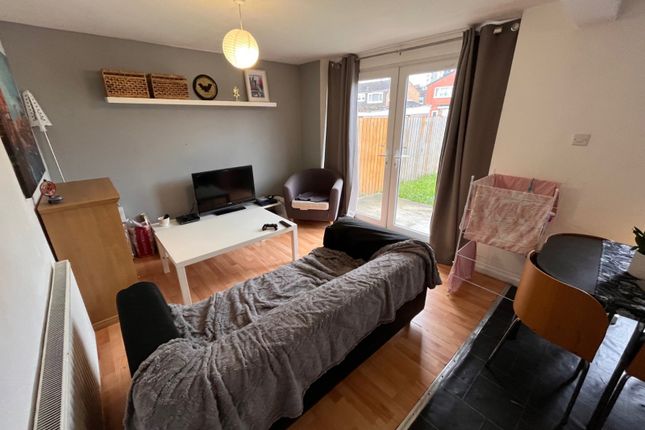 Oatland Close, West Yorkshire photo 2