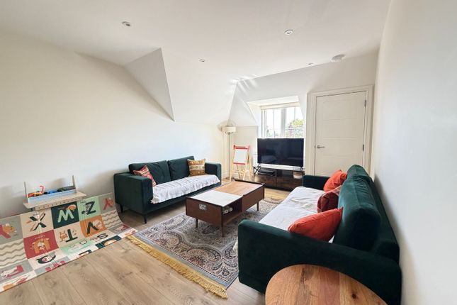 Maple House, Gatehouse Close, Ashford photo 2