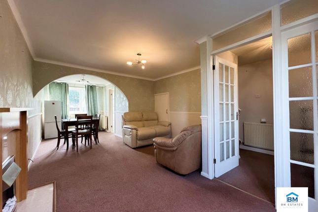 28, Chiswick Drive, Loughborough photo 2