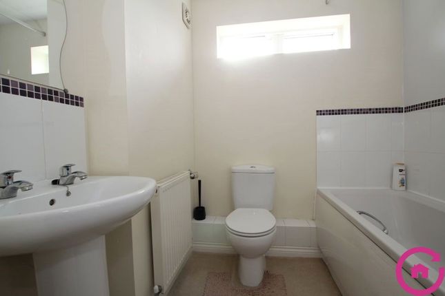 Room 2, 8, Pinewood Drive, Cheltenham photo 4