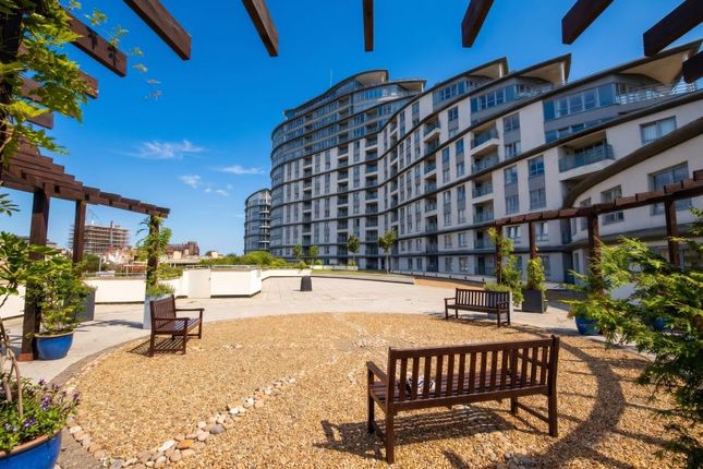 2 bed property for rent in Woking, Surrey GU22
