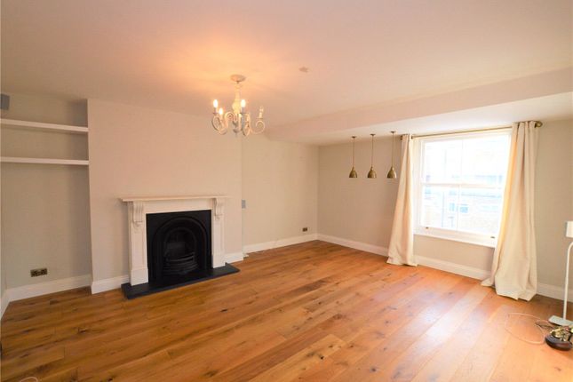 Flat to rent in Palace Square, London