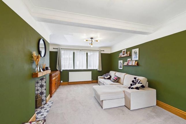 66, Brigshaw Drive, Castleford photo 2
