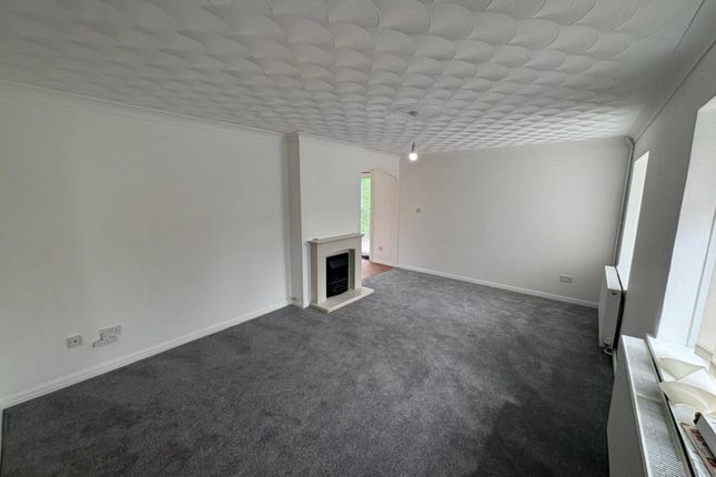 10 Heol Pentre Bach, Queensgate Village Gorseinon, Gorseinon photo 3