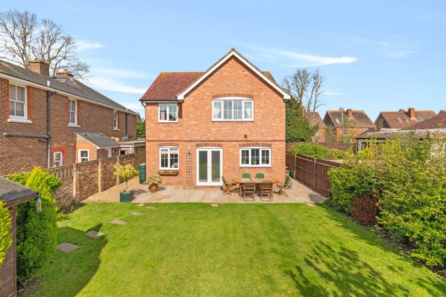 Thumbnail Detached house for sale in Lee Street, Horley, Surrey