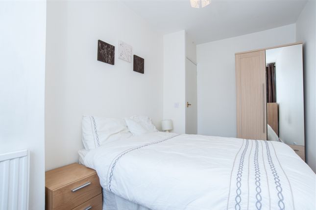 11 Straffan Lodge, 1-3, Belsize Grove, London photo 4