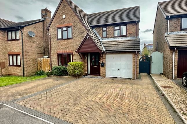 Detached house to rent in Sherringham Close, Fawley, Southampton