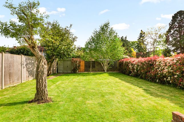 18 Chaffers Mead, Ashtead photo 4