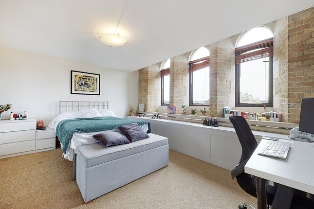 Flat to rent in St. Clements Court, 60 Arundel Square, London