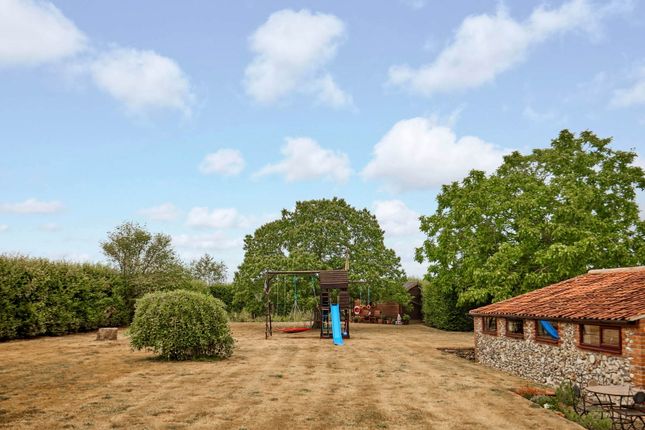 The Farm House, New Buckenham Road, Norwich photo 4