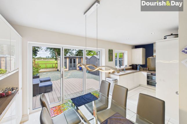16 Green Close, Stafford photo 3