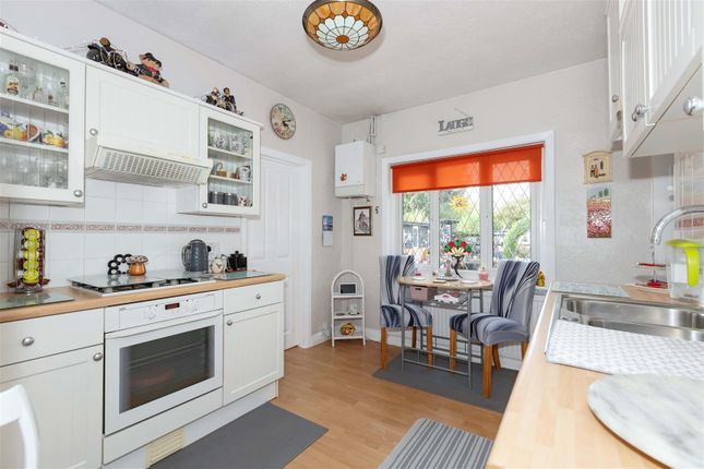 42, Poulters Lane, Worthing photo 3