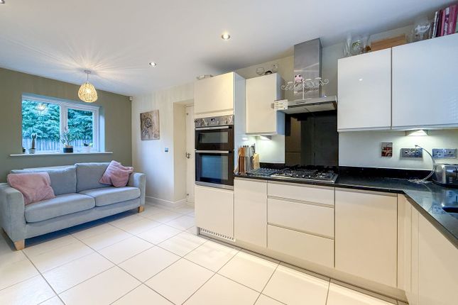 Weavers Mill Way, Holmfirth photo 5