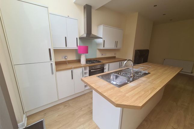 470, Oldham Road, Middleton photo 4